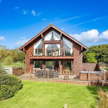 Skylark Sleeps 8 Private Hot Tub & Dogs Welcome Nr Padstow, Resort Pool Bar & Watersports St Columb Major Dış mekan fotoğraf