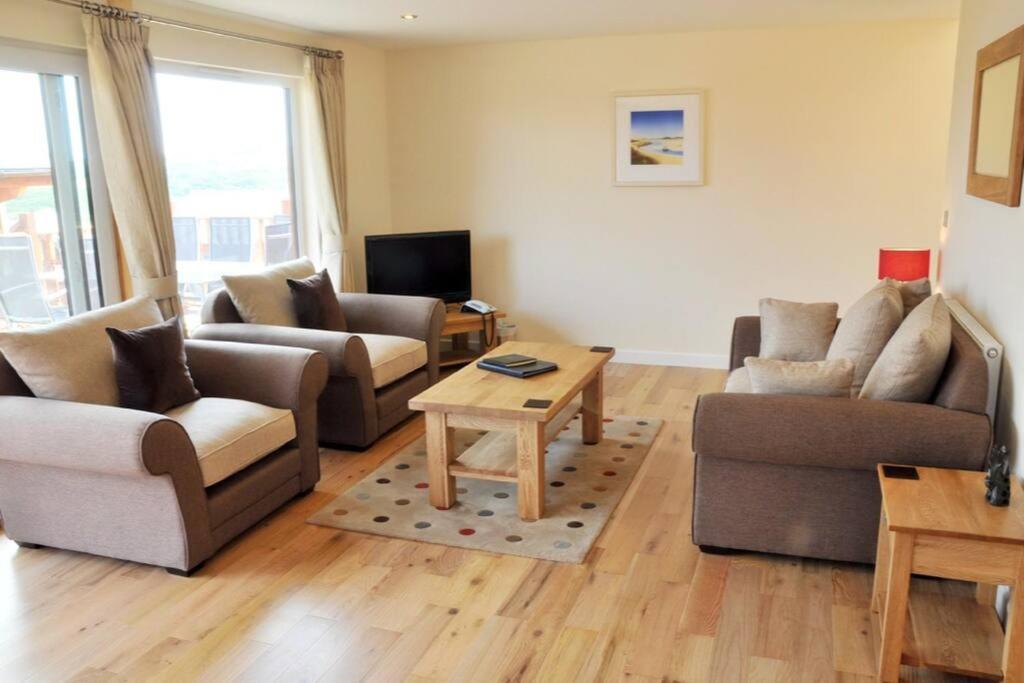 Skylark Sleeps 8 Private Hot Tub & Dogs Welcome Nr Padstow, Resort Pool Bar & Watersports St Columb Major Dış mekan fotoğraf