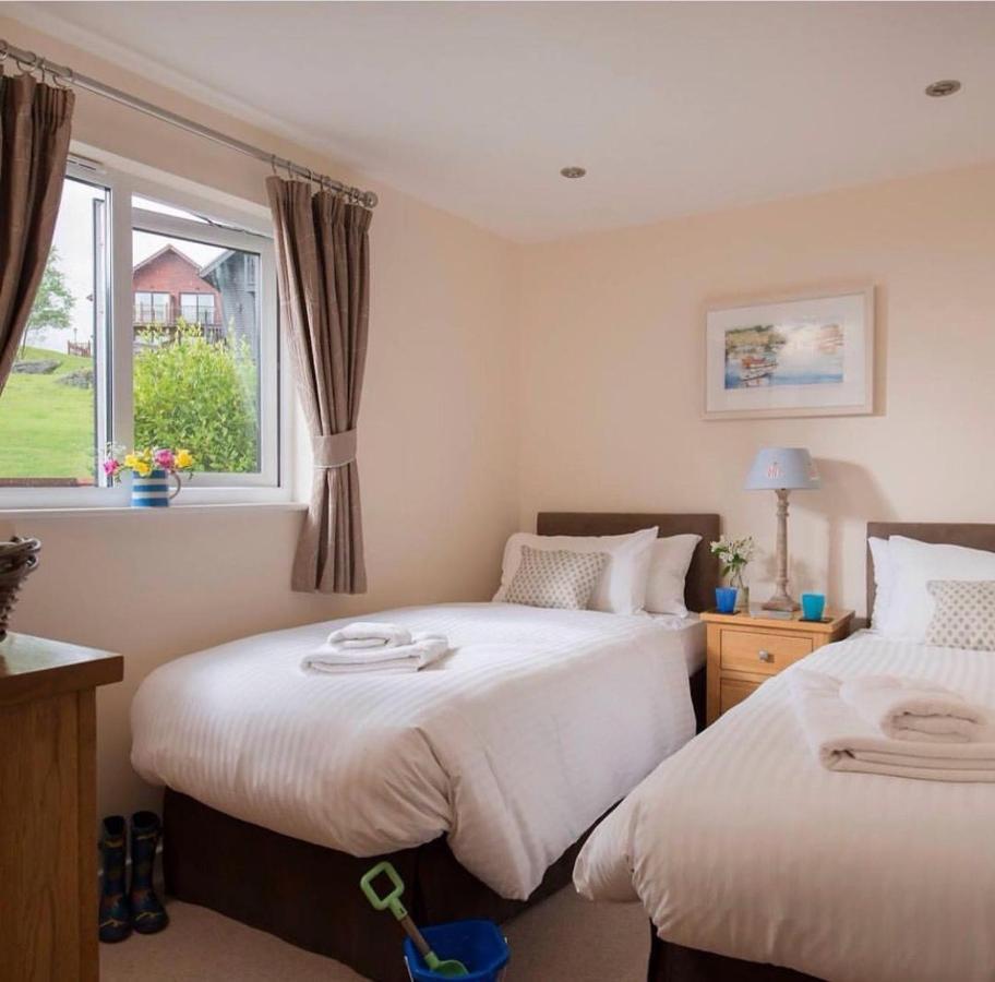 Skylark Sleeps 8 Private Hot Tub & Dogs Welcome Nr Padstow, Resort Pool Bar & Watersports St Columb Major Dış mekan fotoğraf