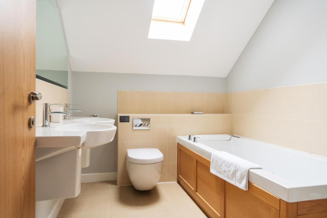 Skylark Sleeps 8 Private Hot Tub & Dogs Welcome Nr Padstow, Resort Pool Bar & Watersports St Columb Major Dış mekan fotoğraf