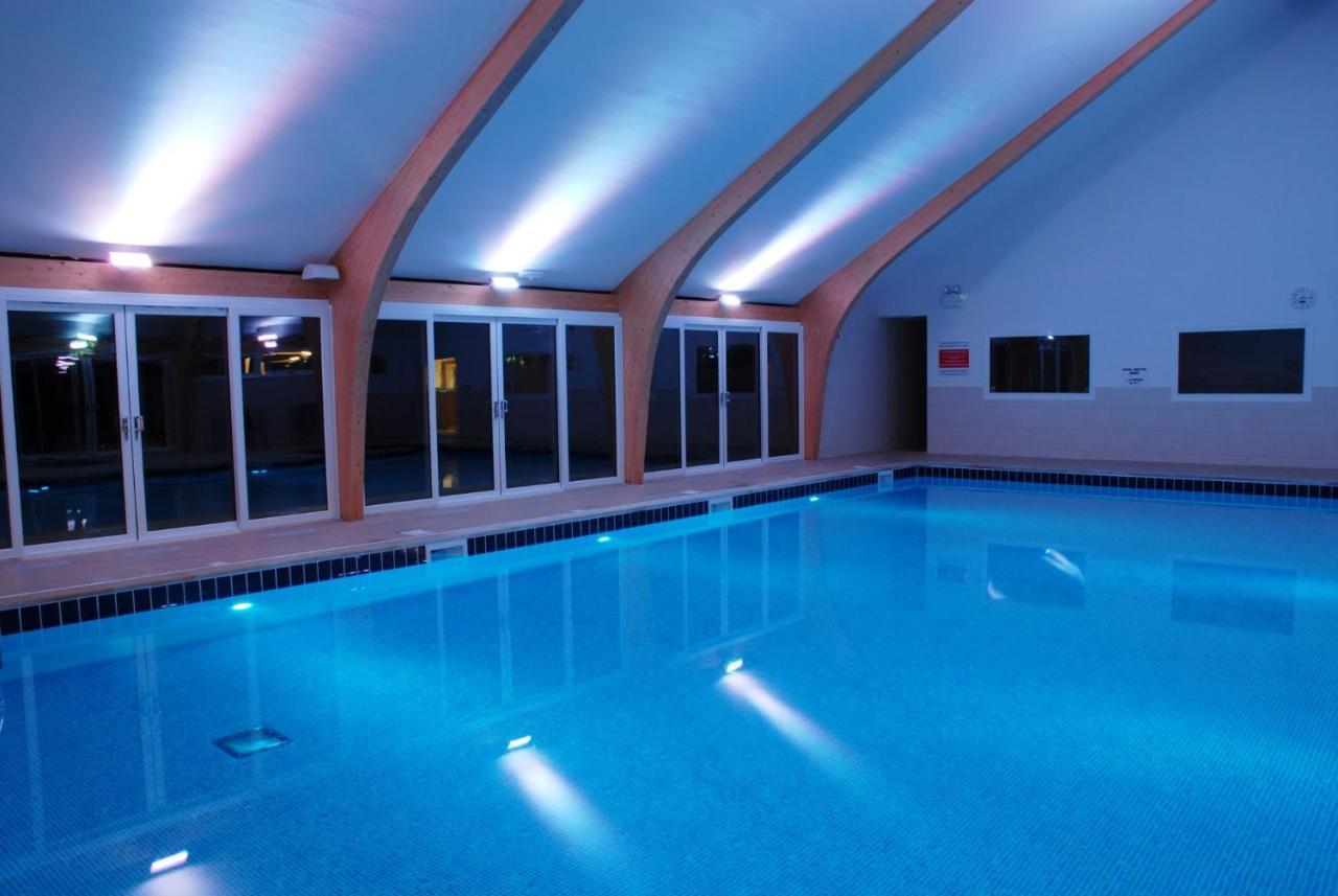 Skylark Sleeps 8 Private Hot Tub & Dogs Welcome Nr Padstow, Resort Pool Bar & Watersports St Columb Major Dış mekan fotoğraf